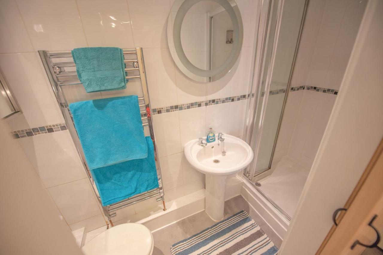 Modern Apartment In Town Centre Скиптън Екстериор снимка