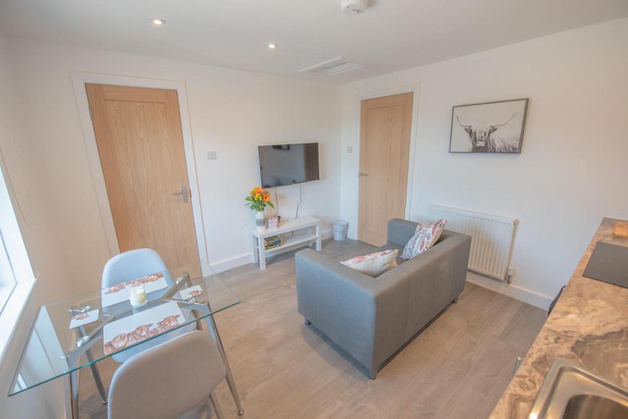 Modern Apartment In Town Centre Скиптън Екстериор снимка